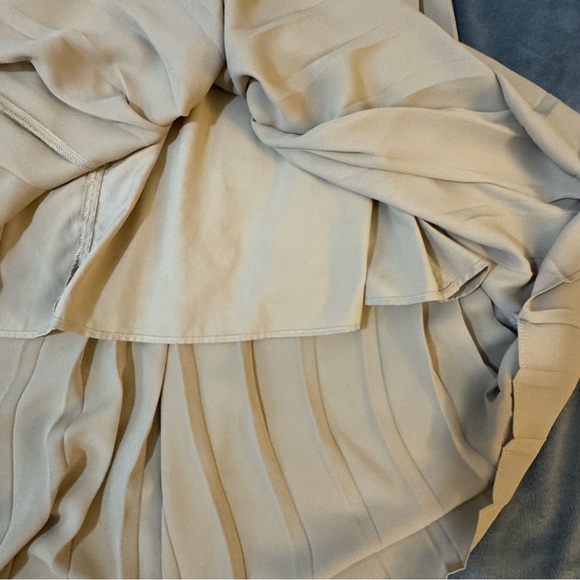 Uniqlo Maxi Skirt

#1154 - Picture 5 of 6